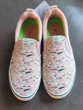 NWT Women's Sz 10 Cariuma X Peanuts Snoopy Pink Slip-On Sneakers